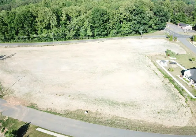 3rd image of 106 Sandstone Dr, King, NC 27021 | MLS# 1221712