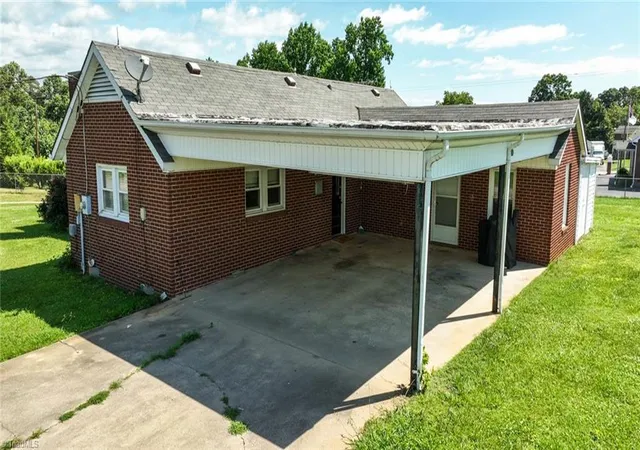 Photo 3 of Sale Pending at 820 Suncrest Orchard Rd, North Wilkesboro, NC 28659 | MLS# 1226231 | Listing updated on 2026-08-18