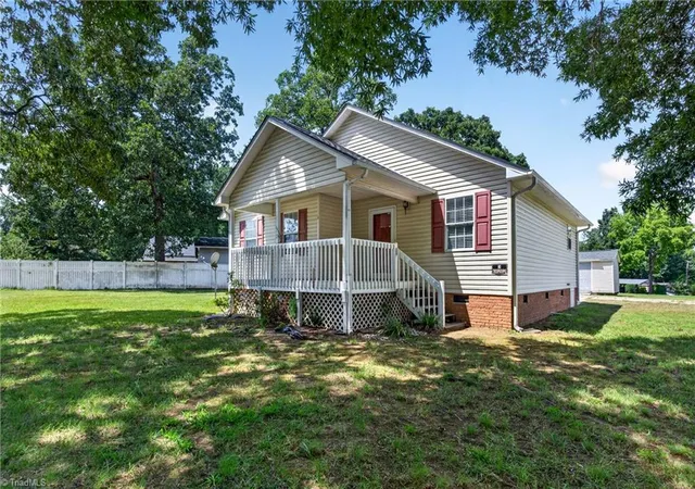 2nd image of 8 Hinkle St, Thomasville, NC 27360 | MLS# 1232984