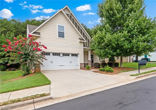 Photo 3 of Single family home for sale at 3714 Littlebrook Dr, Clemmons, NC 27012 | MLS# 1228720 | Listing updated on 2026-09-01