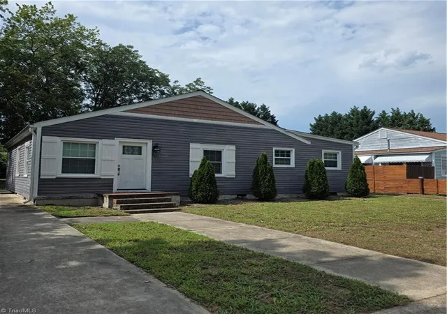 1st image of 1529 Summit Ave, Greensboro, NC 27405 | MLS# 1231682