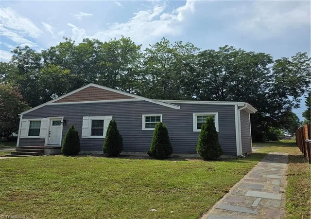 2nd image of 1529 Summit Ave, Greensboro, NC 27405 | MLS# 1231682