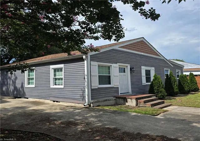 3rd image of 1529 Summit Ave, Greensboro, NC 27405 | MLS# 1231682
