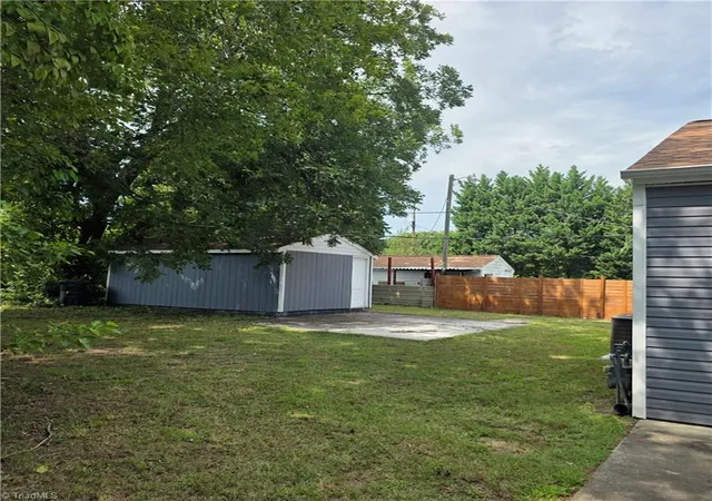 4th image of 1529 Summit Ave, Greensboro, NC 27405 | MLS# 1231682