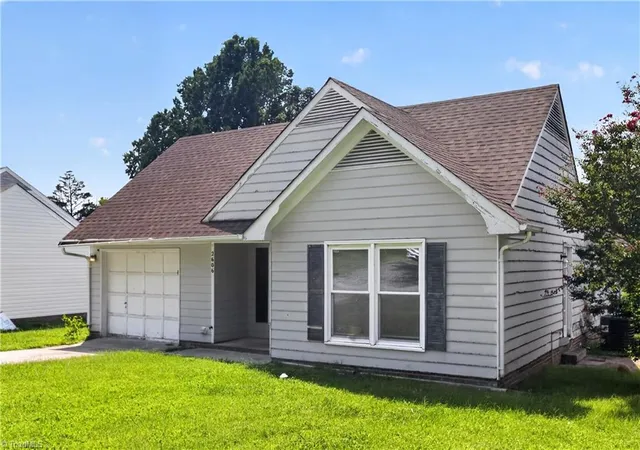 Photo 3 of Single family home for sale at 2606 Vestal St, Greensboro, NC 27406 | MLS# 1230880 | Listing updated on 2026-09-30