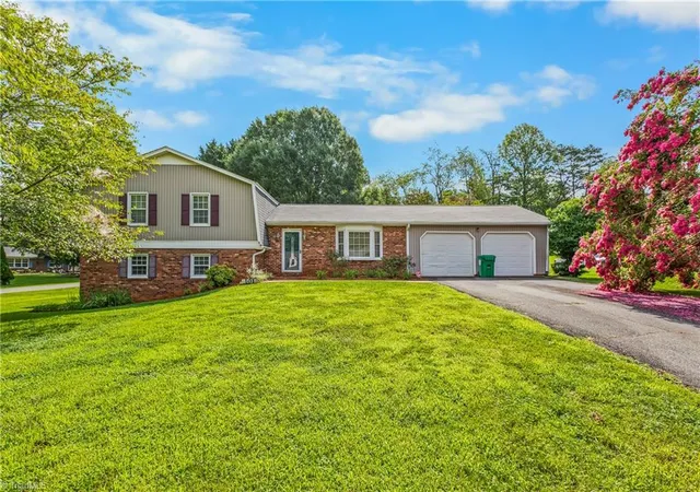2nd image of 101 Asheview Ct, King, NC 27021 | MLS# 1230111