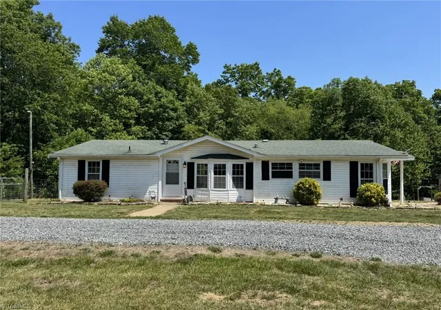 Homes for sale in Pinnacle, NC | 3028 Quaker Church Rd, Pinnacle, NC 27043 | MLS# 1219326