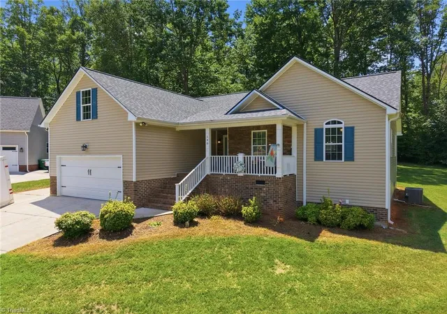 Photo 2 of Single family home for sale at 140 Laurel Ridge Ct, Reidsville, NC 27320 | MLS# 1228978 | Listing updated on 2026-09-15