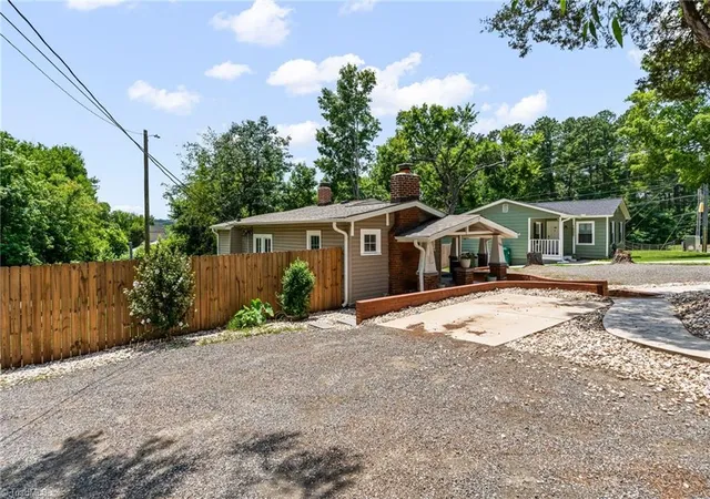 Photo 3 of Sale Pending at 1004 Nathan Hunt Dr, High Point, NC 27260 | MLS# 1228569 | Listing updated on 2026-08-20
