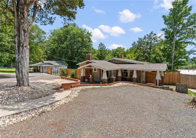 Photo 3 of Sale Pending at 1004 Nathan Hunt Dr, High Point, NC 27260 | MLS# 1228569 | Listing updated on 2026-08-20
