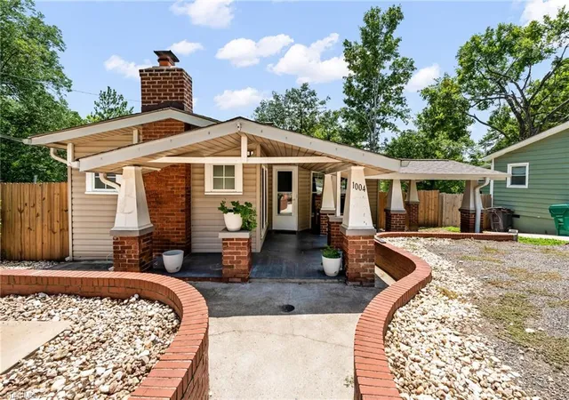 Photo 4 of Sale Pending at 1004 Nathan Hunt Dr, High Point, NC 27260 | MLS# 1228569 | Listing updated on 2026-08-20