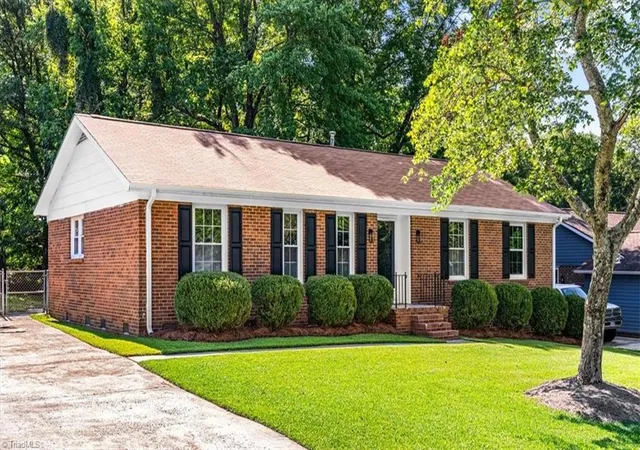 Photo 2 of Sale Pending at 708 Woodlake Dr, Greensboro, NC 27406 | MLS# 1233469 | Listing updated on 2026-09-19