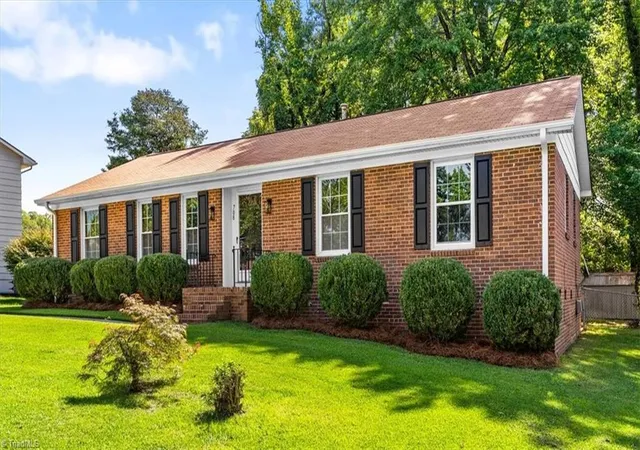 Photo 3 of Sale Pending at 708 Woodlake Dr, Greensboro, NC 27406 | MLS# 1233469 | Listing updated on 2026-09-19