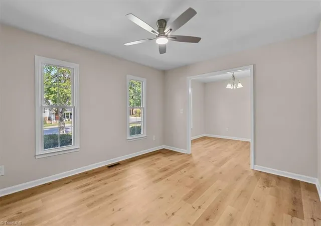 Photo 4 of Sale Pending at 708 Woodlake Dr, Greensboro, NC 27406 | MLS# 1233469 | Listing updated on 2026-09-19