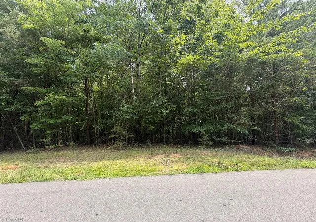 1st image of 186 Glenoak Dr, Eden, NC 27288 | MLS# 1230242