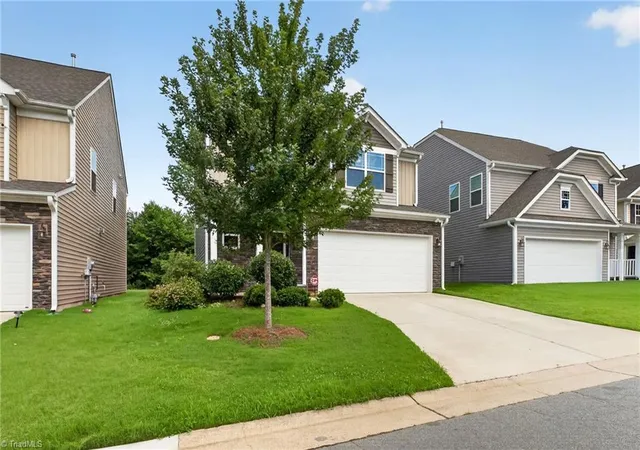 Photo 3 of Single family home for sale at 124 Habersham Ct, Lexington, NC 27295 | MLS# 1227868 | Listing updated on 2026-09-01
