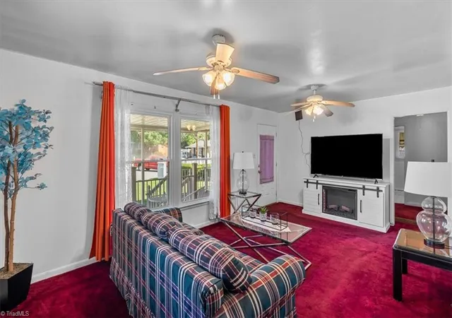 Photo 4 of Single family home for sale at 8 Armhurst Ct, Greensboro, NC 27405 | MLS# 1226709 | Listing updated on 2026-08-11