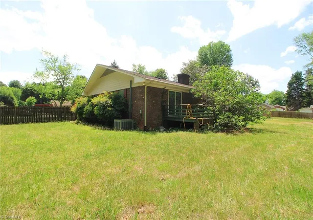 30th image of 8012 Tam Oshanter Dr, Greensboro, NC 27409 | MLS# 1218116