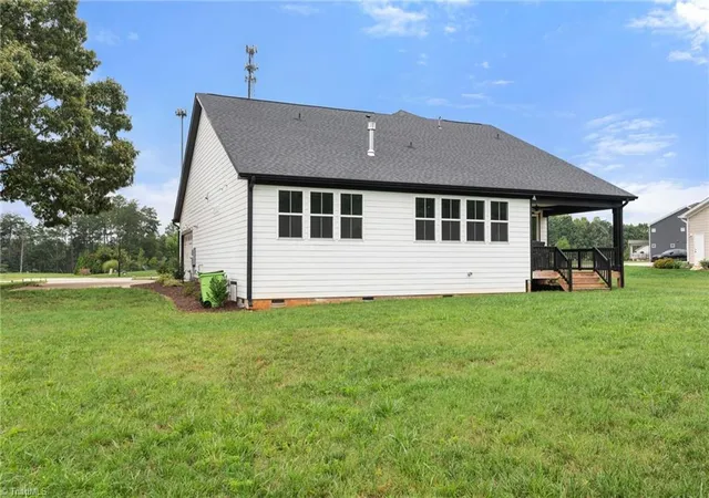 Photo 4 of Sale Pending at 6721 Honeycutt Reserve Dr, Oak Ridge, NC 27310 | MLS# 1228962 | Listing updated on 2026-10-06