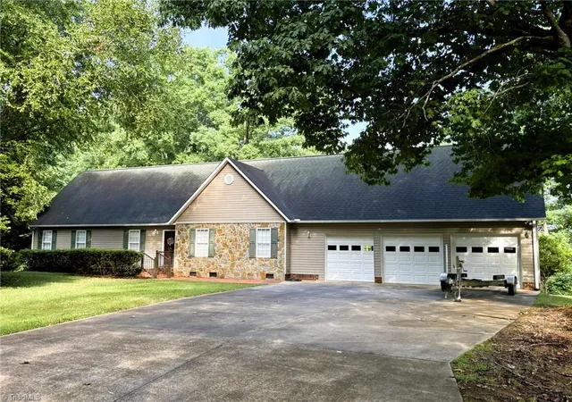Photo 1 of Single family home for sale at 130 Canoe Ct, Mount Gilead, NC 27306 | MLS# 1226866 | Listing updated on 2026-08-19