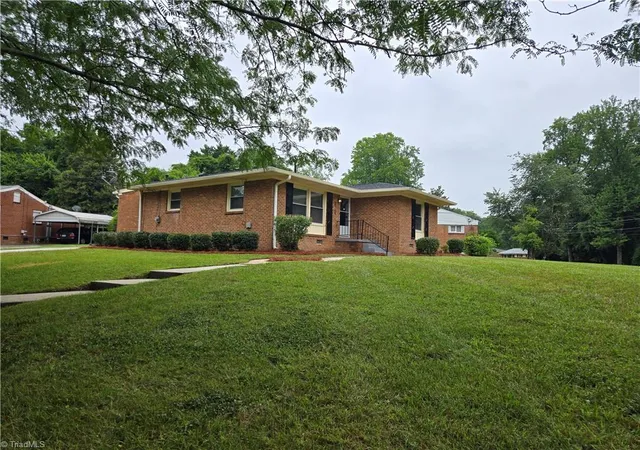 Photo 2 of Single family home for sale at 2116 Larkspur Dr, Greensboro, NC 27405 | MLS# 1228885 | Listing updated on 2026-09-03