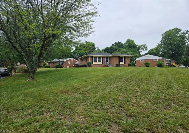 Photo 3 of Single family home for sale at 2116 Larkspur Dr, Greensboro, NC 27405 | MLS# 1228885 | Listing updated on 2026-09-03