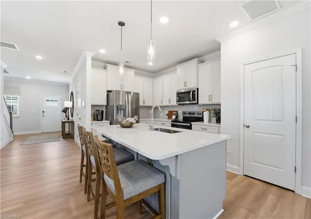 Photo 3 of Single family home for sale at 109 Oakdale Forest Ln, Jamestown, NC 27282 | MLS# 1229715 | Listing updated on 2026-09-13