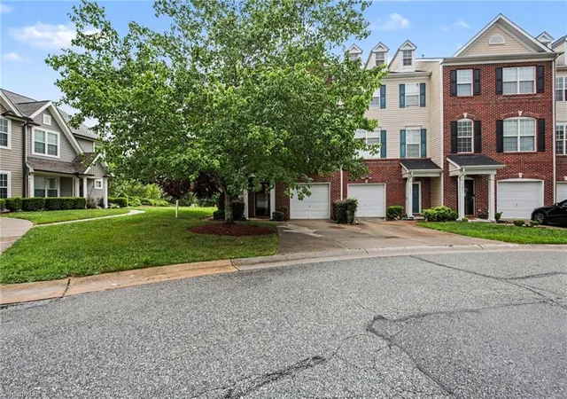 Photo 3 of Single family home for sale at 3813 Tarrant Tr Cir, High Point, NC 27265 | MLS# 1227251 | Listing updated on 2026-09-16
