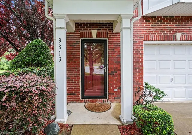 Photo 3 of Single family home for sale at 3813 Tarrant Tr Cir, High Point, NC 27265 | MLS# 1227251 | Listing updated on 2026-09-16