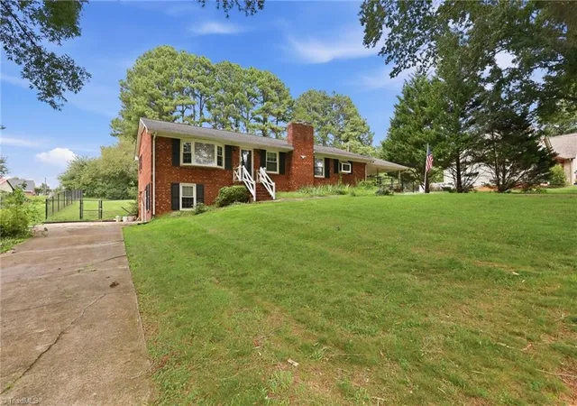 Photo 1 of Single family home for sale at 511 Croydon Ln, Winston Salem, NC 27107 | MLS# 1233330 | Listing updated on 2026-09-22