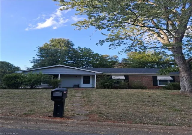 Photo 2 of Sale Pending at 1 Preyer Ct, Greensboro, NC 27405 | MLS# 1227187 | Listing updated on 2026-08-17