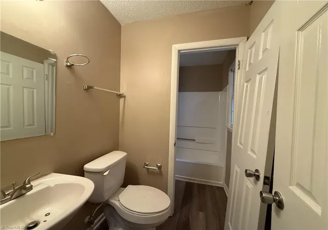 Photo 4 of Sale Pending at 1 Preyer Ct, Greensboro, NC 27405 | MLS# 1227187 | Listing updated on 2026-08-17