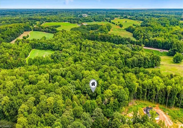 4th image of 8002 Chatsworth Ct, Browns Summit, NC 27214 | MLS# 1227462