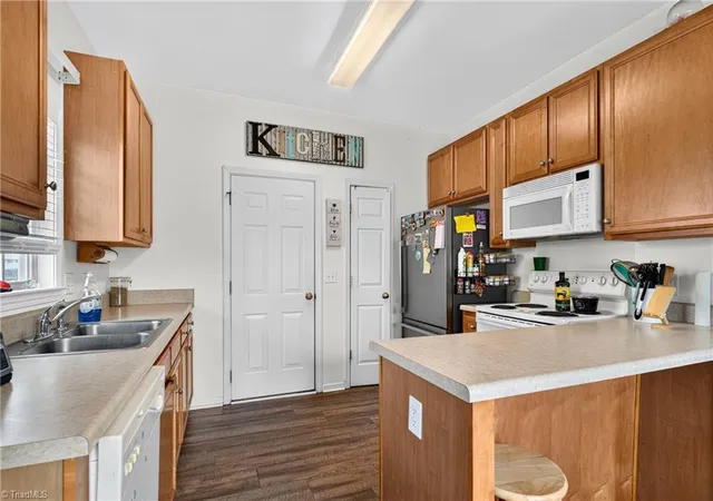 Photo 3 of Sale Pending at 1105 Wesson Ct, High Point, NC 27265 | MLS# 1233323 | Listing updated on 2026-09-13