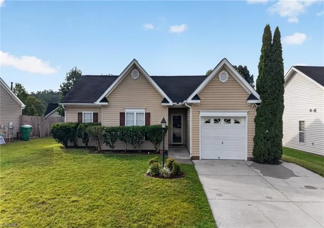 Photo 4 of Sale Pending at 1105 Wesson Ct, High Point, NC 27265 | MLS# 1233323 | Listing updated on 2026-09-13