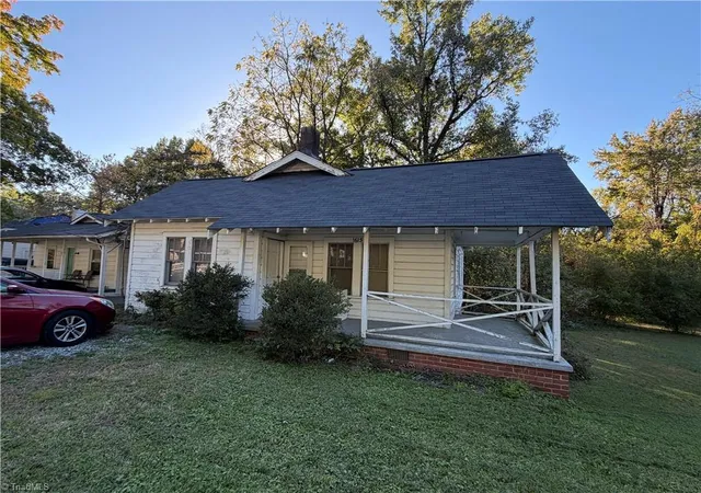 Single family home for sale at 1615 Hamilton St, High Point, NC 27262 | MLS# 1240122