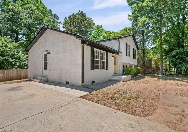 Photo 3 of Single family home for sale at 1111 5th Avenue, Lexington, NC 27295 | MLS# 1223144 | Listing updated on 2026-07-26