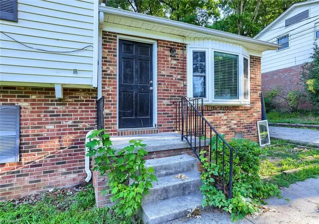 Photo 4 of Single family home for sale at 4114 Farmbrooke Dr, Greensboro, NC 27407 | MLS# 1232852 | Listing updated on 2026-10-09