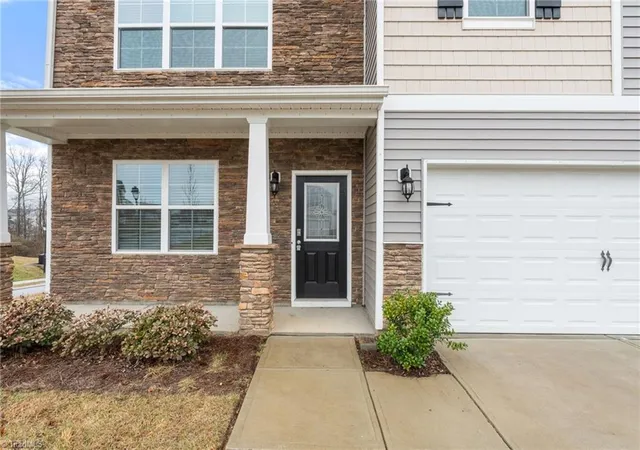 Homes for sale in High Point, NC | 3696 Waterford Oak Ct, High Point, NC 27265 | MLS# 1211864