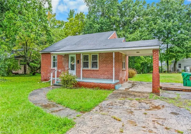 Photo 3 of Single family home for sale at 921 Gordon St, High Point, NC 27260 | MLS# 1233919 | Listing updated on 2026-08-28