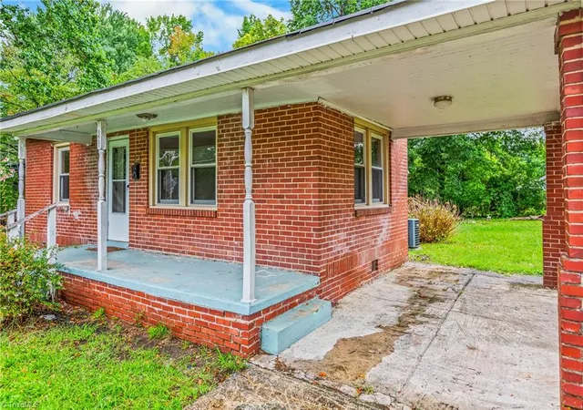 Photo 3 of Single family home for sale at 921 Gordon St, High Point, NC 27260 | MLS# 1233919 | Listing updated on 2026-08-28