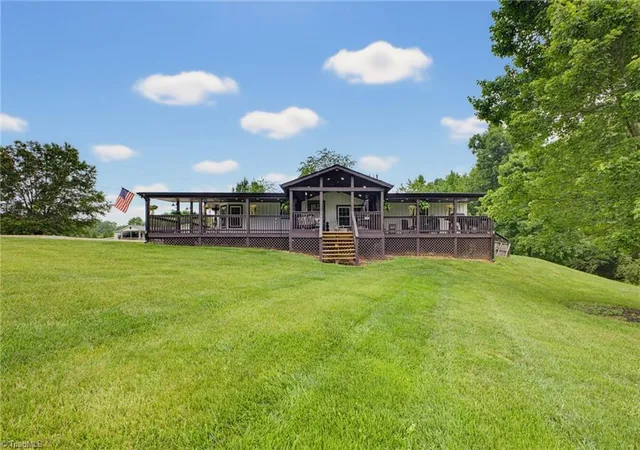 Homes for sale in North Wilkesboro, NC | 371 Arbor Grove Baptist Church Rd, North Wilkesboro, NC 28659 | MLS# 1224160