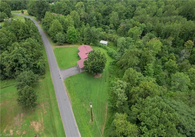 4th image of 1106 Bob Mabe Rd, Danbury, NC 27016 | MLS# 1231057