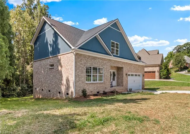 Photo 2 of Single family home for sale at 4642 Pebble Lake Dr, Pfafftown, NC 27040 | MLS# 1213789 | Listing updated on 2026-09-17