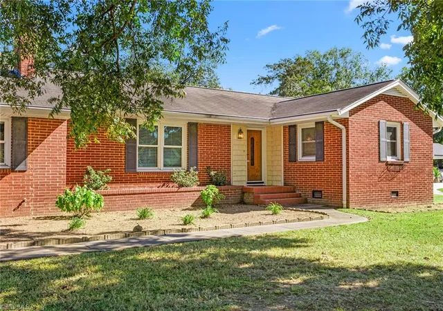 Photo 2 of Single family home for sale at 1000 Hanford Rd, Graham, NC 27253 | MLS# 1228711 | Listing updated on 2026-09-20
