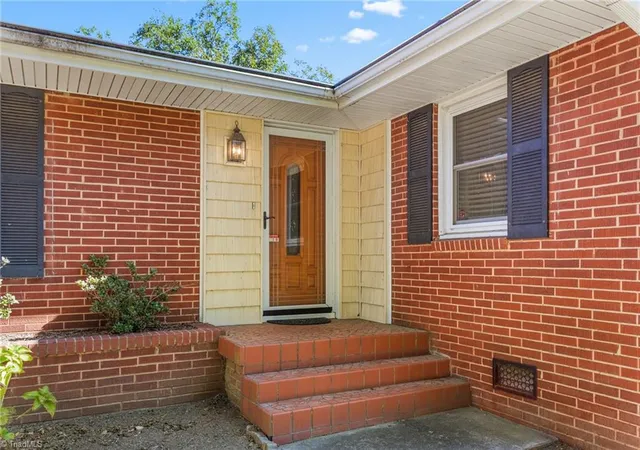Photo 3 of Single family home for sale at 1000 Hanford Rd, Graham, NC 27253 | MLS# 1228711 | Listing updated on 2026-09-20