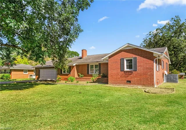Photo 3 of Single family home for sale at 1000 Hanford Rd, Graham, NC 27253 | MLS# 1228711 | Listing updated on 2026-09-20