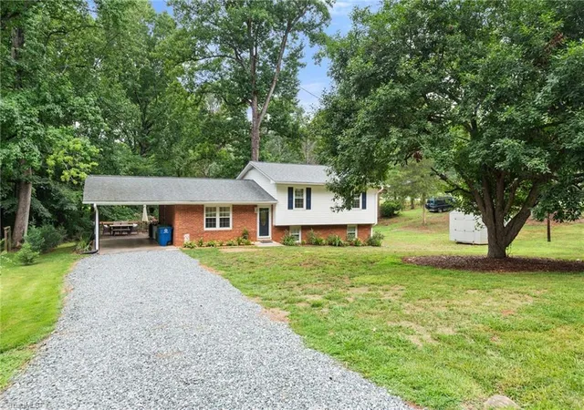 3rd image of 112 Kingwood Rd, Reidsville, NC 27320 | MLS# 1228920