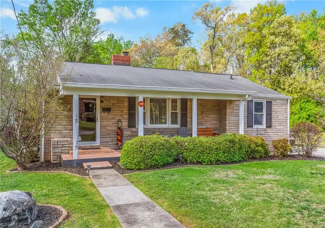 Photo 2 of Single family home for sale at 219 Hastings Dr, Kernersville, NC 27284 | MLS# 1215082 | Listing updated on 2026-09-16