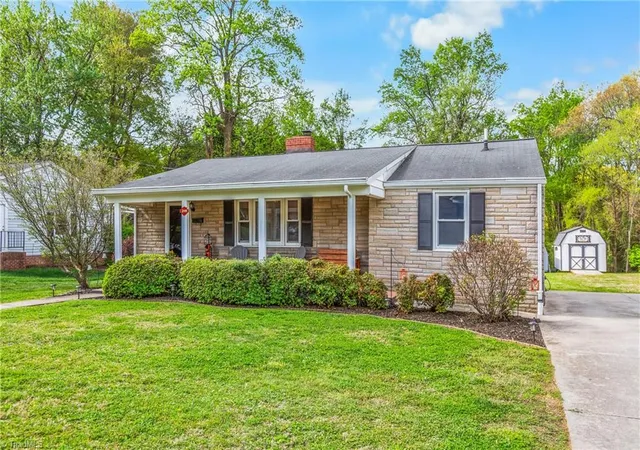 Photo 3 of Single family home for sale at 219 Hastings Dr, Kernersville, NC 27284 | MLS# 1215082 | Listing updated on 2026-09-16